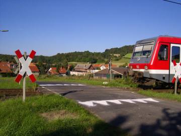 06.09.04, Sägezähne vor dem BÜ Auf dem Kampe!