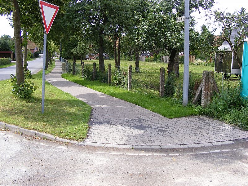 Ortsrat - 100 Meter Fußweg an der Lindenallee saniert