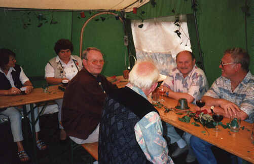 J/N e.V. im Weinzelt