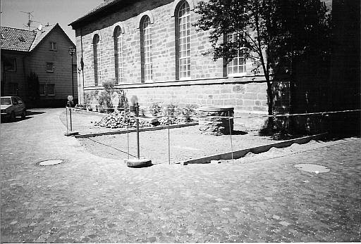 Brunnenplatz an der Kirche 1994